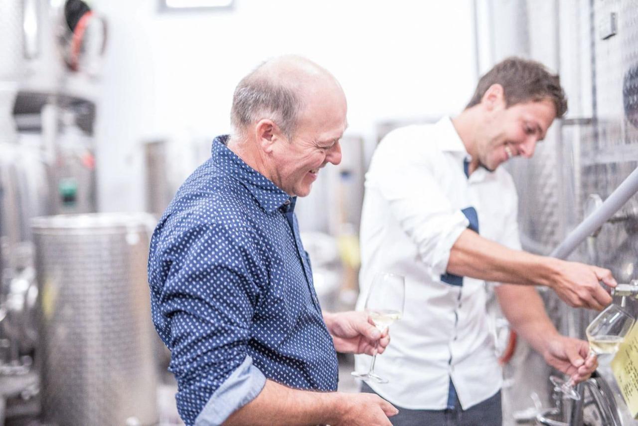 Weingut Kernwein Hotel Seinsheim Luaran gambar