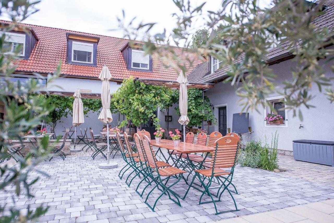 Weingut Kernwein Hotel Seinsheim Luaran gambar